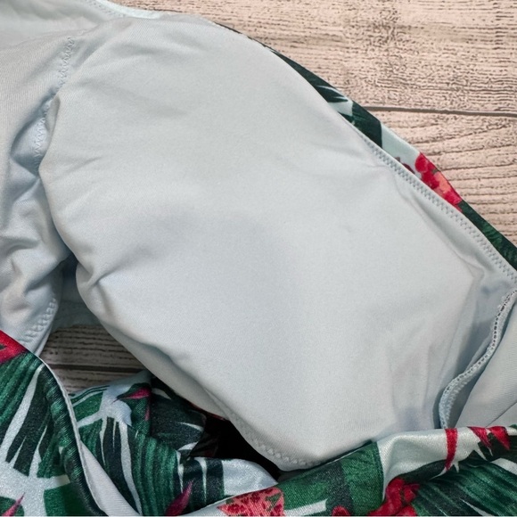 Victoria's Secret NWT Palm Floral Cutout Swimsuit - Picture 9 of 10